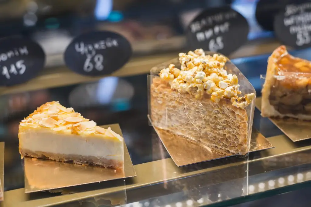 Learn how cheesecake shops can differentiate themselves