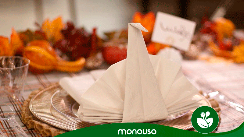 How to fold paper napkins