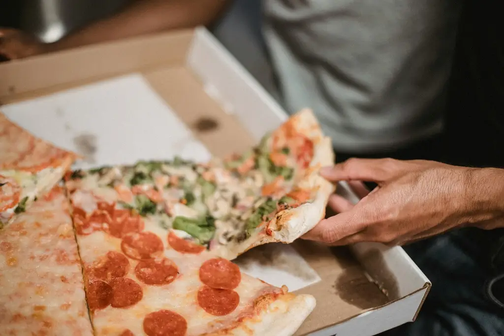 Pizza boxes with logo wholesale